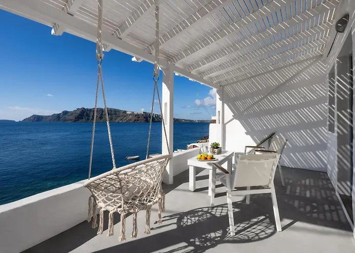 Lava Stone Bed & Breakfast Oia