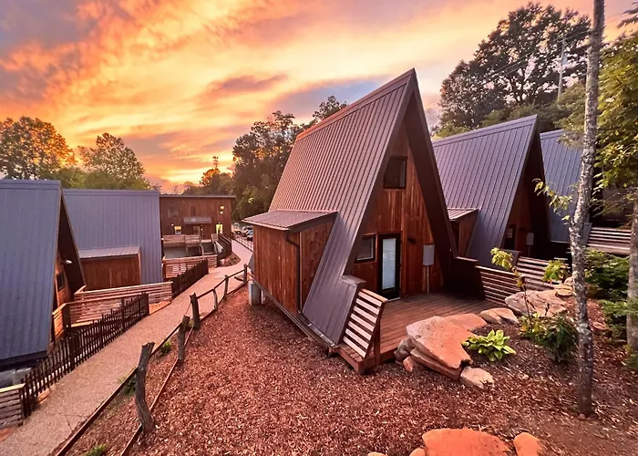 Wrong Way River Lodge & Cabins Asheville