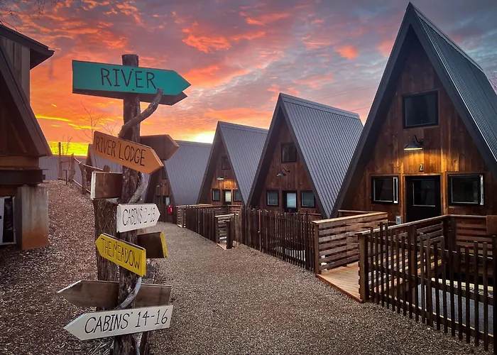 Wrong Way River Lodge & Cabins Asheville
