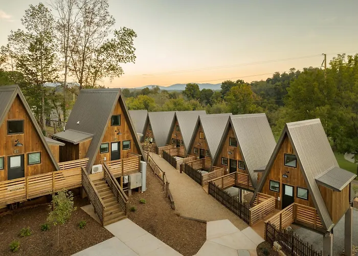Wrong Way River Lodge & Cabins Asheville
