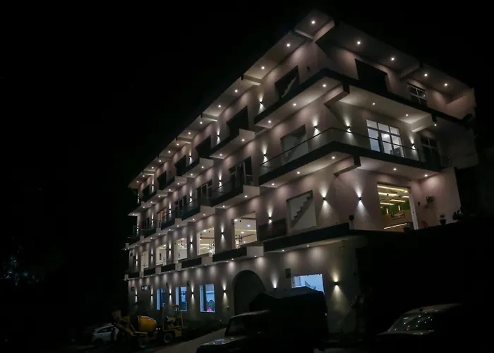 Hotel Candle Wood Chamba 