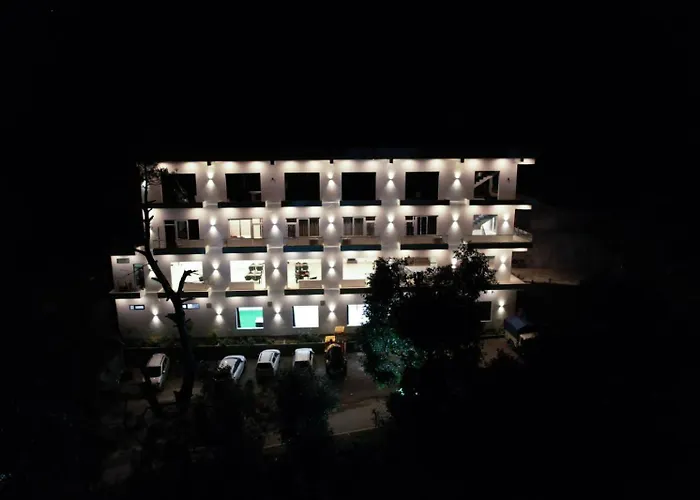 Hotel Candle Wood Chamba 