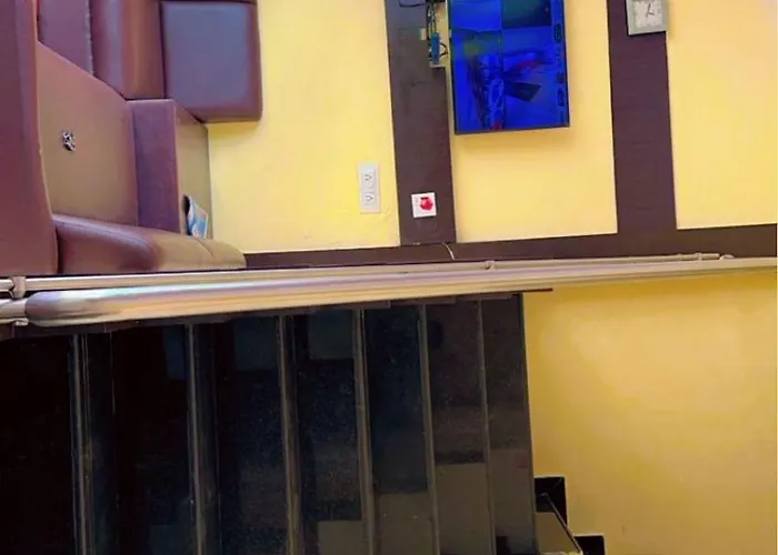 Hotel Avenue Near T-2 International Airport Mumbai