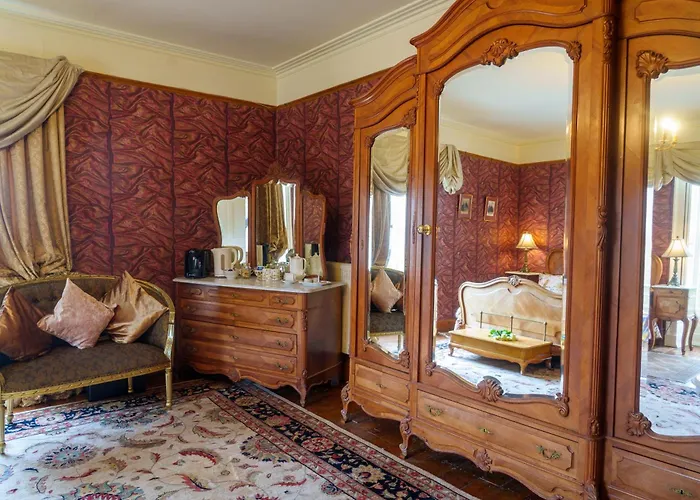 Harrisons Hall Bed & Breakfast Mold