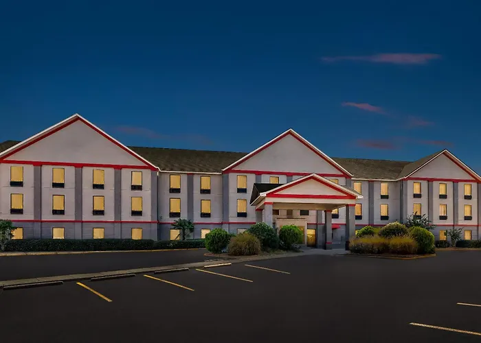 Red Roof Plus+ & Suites Atlanta Airport South College Park