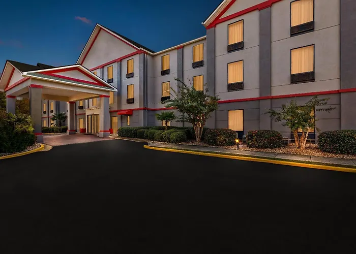 Red Roof Plus+ & Suites Atlanta Airport South College Park