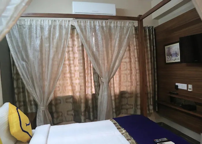 Blue Bells Hotel Valsad