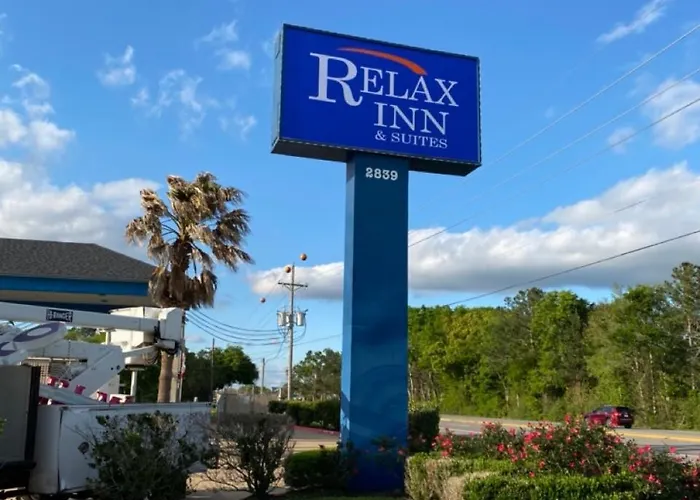 Relax Inn & Suites Angleton