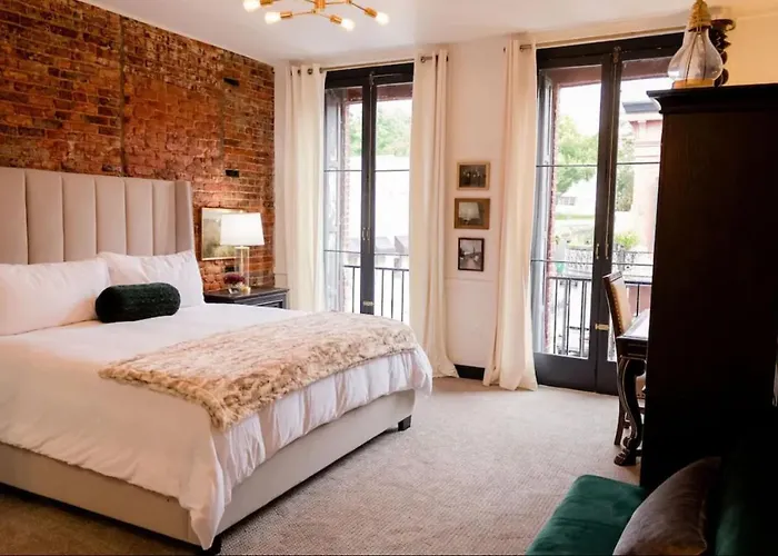 Speakeasy King Suite Nevada City