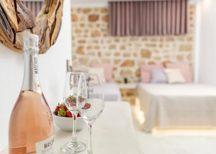 Katerina Roza Studios - Heartfelt Hospitality In The City Naxos City