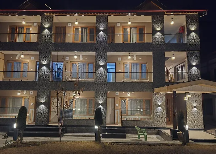 Hotel Luxury Inn Srinagar 