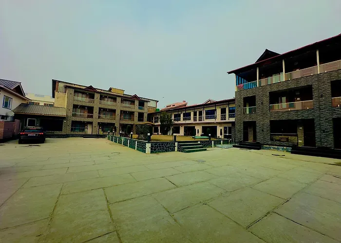 Hotel Luxury Inn Srinagar 