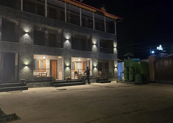 Hotel Luxury Inn Srinagar 