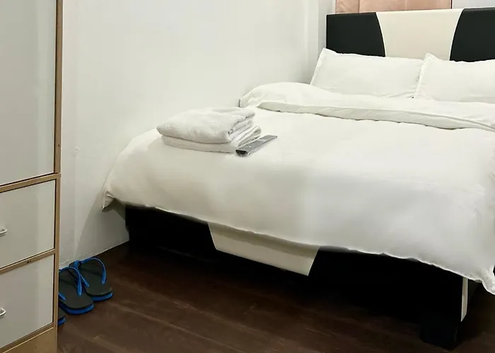 Private Room With Ac And Fan At Ekg Manila House Rental