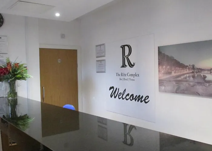 Rooms At The Ritz Complex Desborough