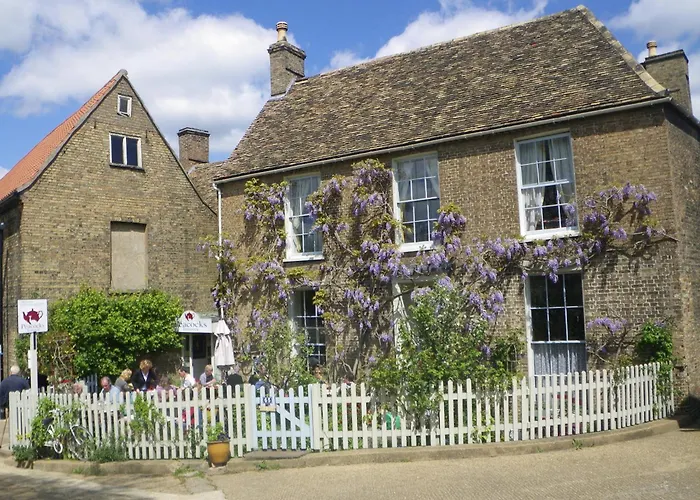 Peacocks Tearoom And Fine B&B Ely