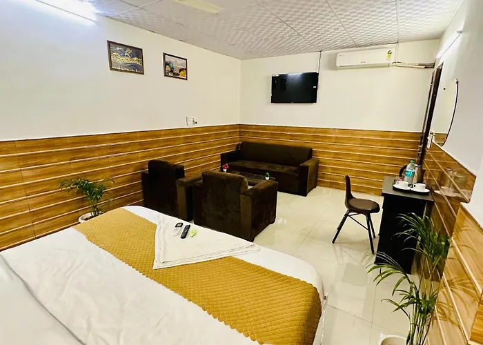 Dr White House - Noida Sector 18 Hotel