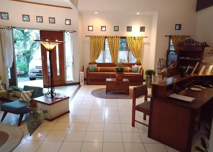 Rumah Asri Bed And Breakfast Bandung