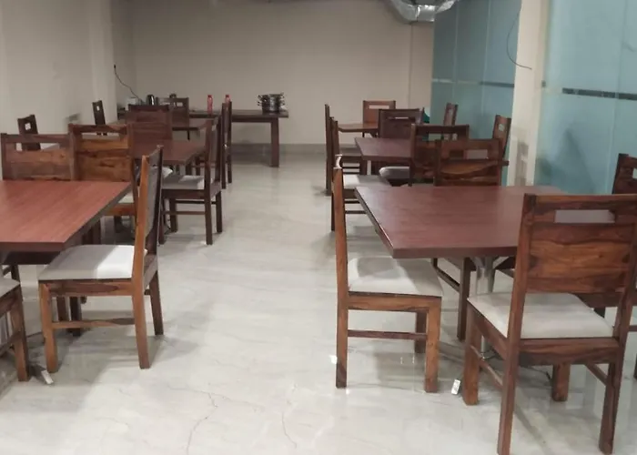 Shourya Hotel And Banquet Noida