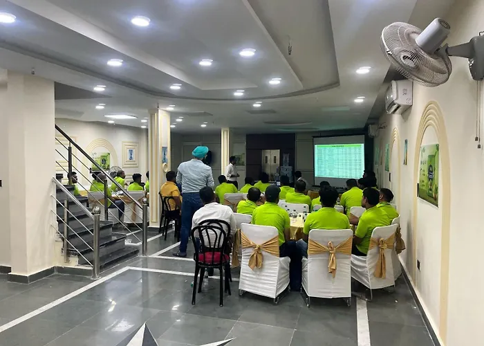 Shourya Hotel And Banquet Noida