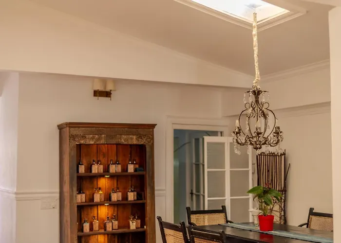 Chhota Haazri, By The Rajbari Bawali Hotel Darjeeling 
