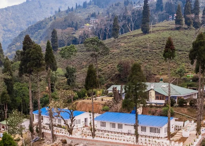 Chhota Haazri, By The Rajbari Bawali Hotel Darjeeling 