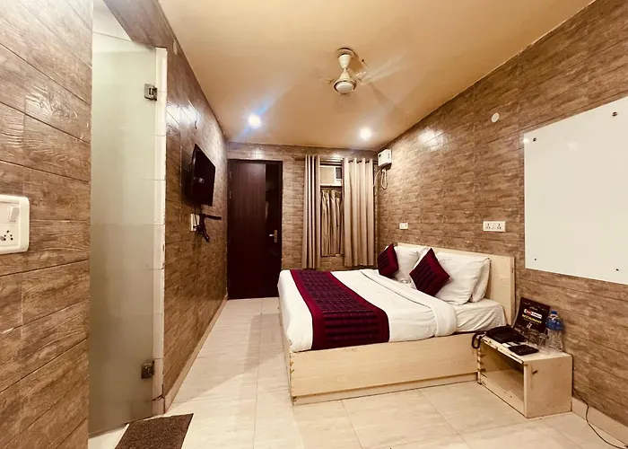 Hotel Red Chilly Near Model Town Delhi Metro Station New Delhi