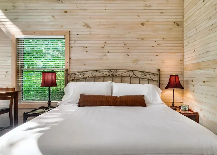 Rivers Edge Treehouses Robbinsville