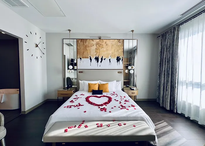 Chez Hotel Arlington Heights