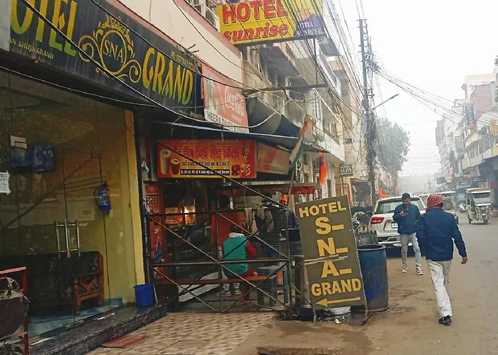 Hotel S.N.A. Grand Lucknow