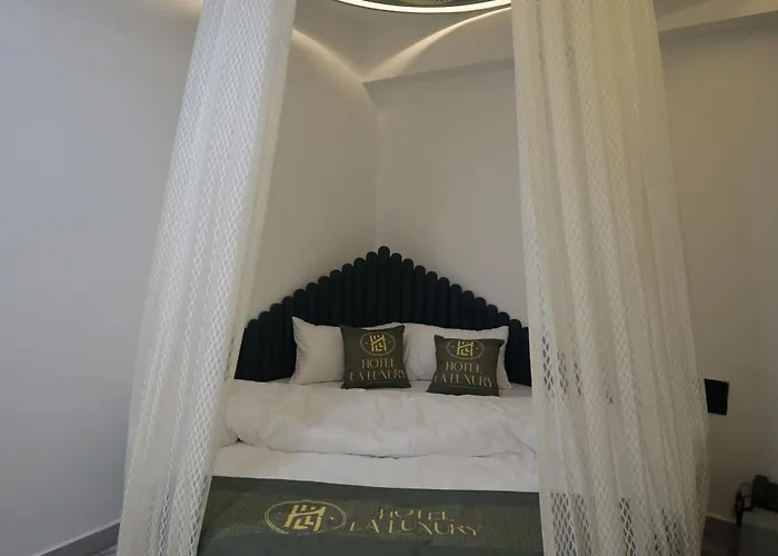 Hotel La Luxury Surat