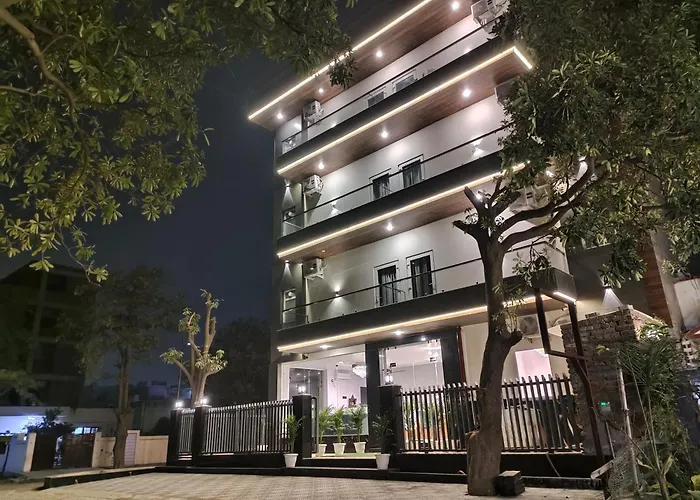 Emerald Suites Greater Noida