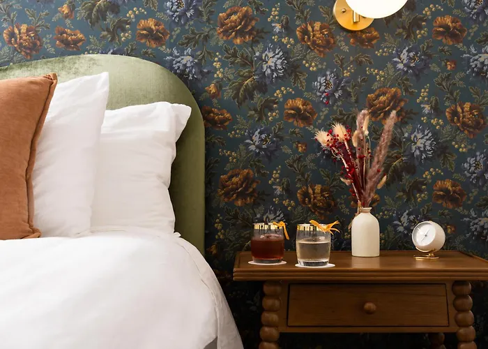 Bed and Breakfast Petit Soleil - Bed, Breakfast And Bar San Luis Obispo