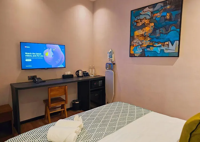 Carnarvon Suites George Town