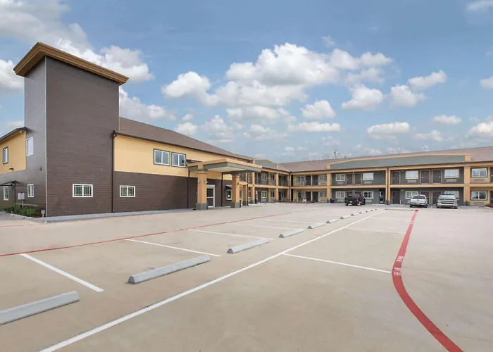 Days Inn & Suites By Wyndham La Porte