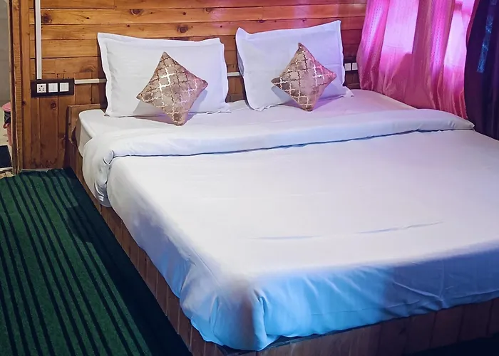 Rustic Wood House - A Village Home Stay In Jibhi Valley