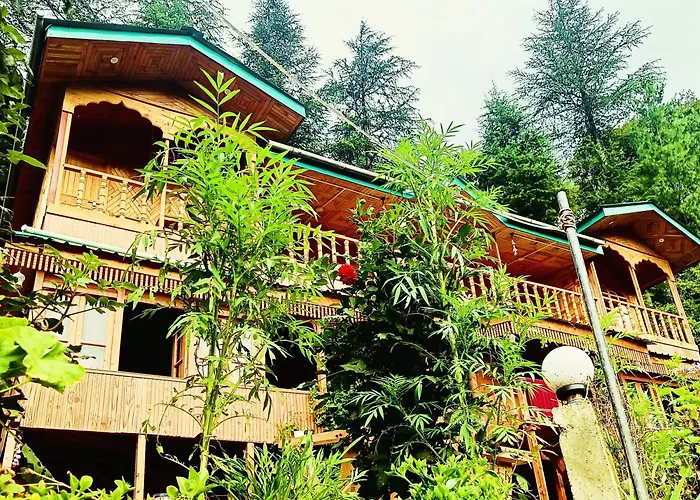 Rustic Wood House - A Village Home Stay In Jibhi Valley