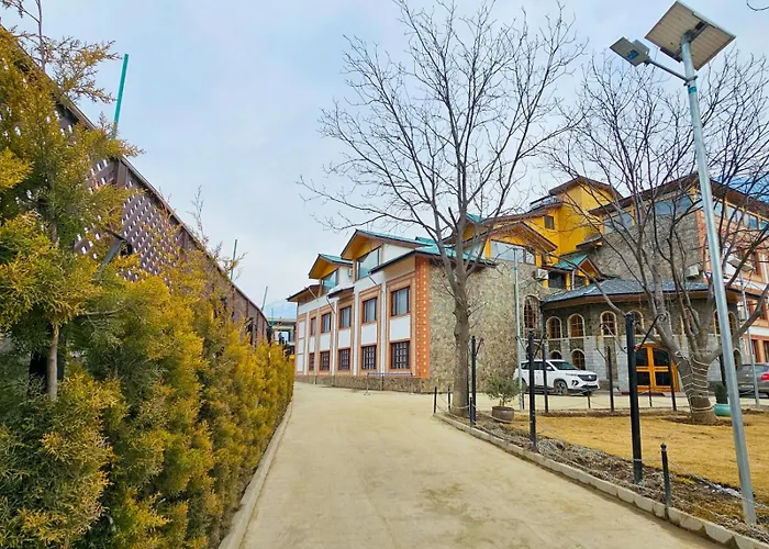 The Walnut Creek Pahalgam Hotel