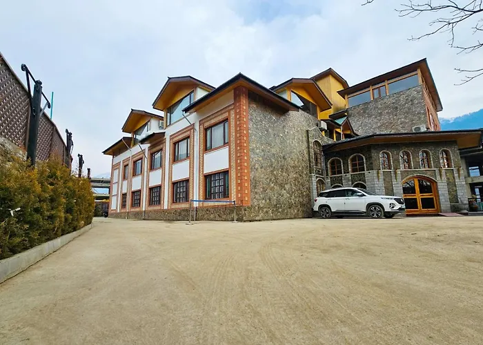 The Walnut Creek Pahalgam Hotel