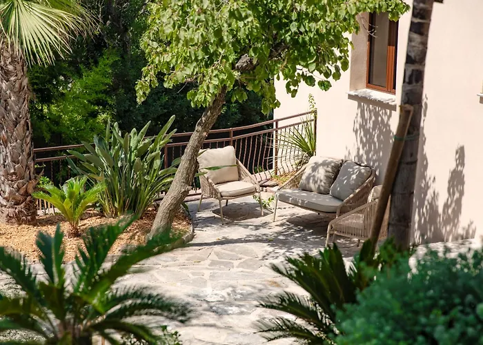 Tinah Saint-Tropez Hotel
