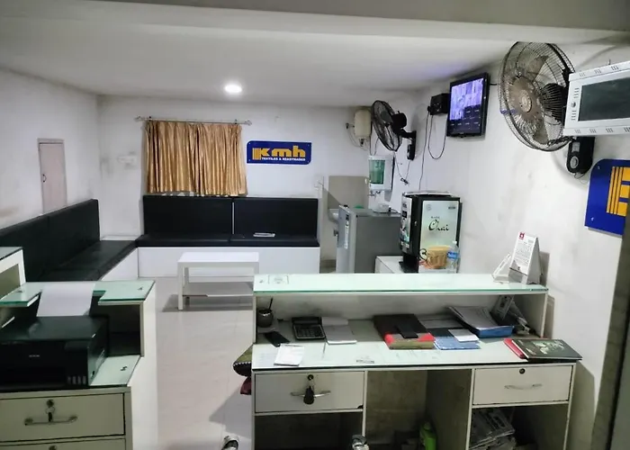 Everest Lodge Payyannur