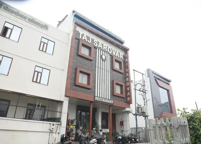 Hotel Taj Sarovar Agra 