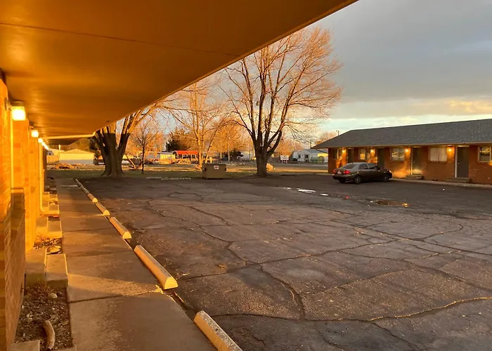 Tops Motel Burley