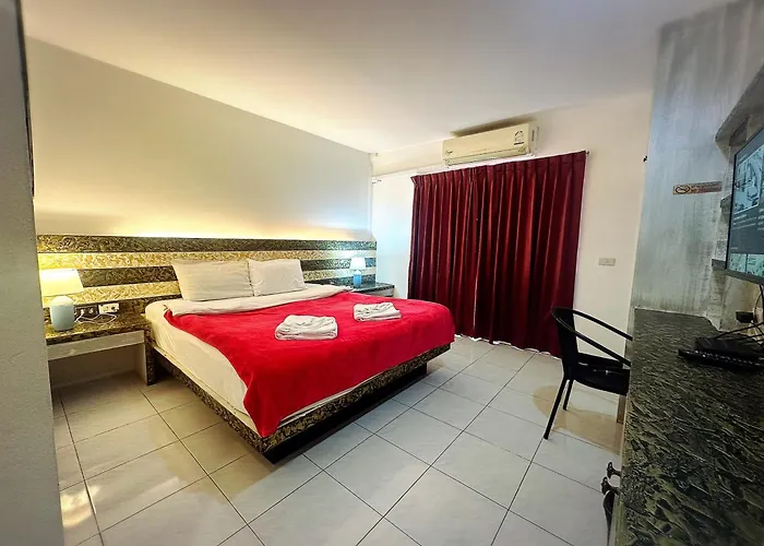 The Shades Hotel 50 Meter Beach Front Patong