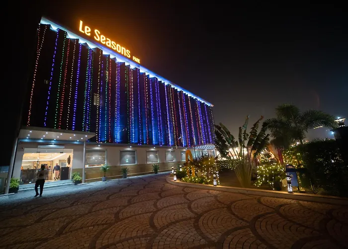 Hotel Le Seasons Park Greater Noida
