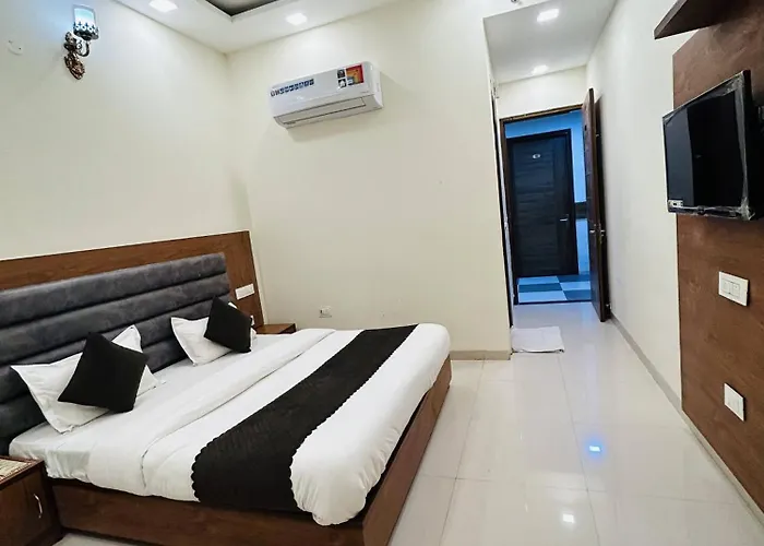 Hotel Woodlark Zirakpur Chandigarh !! Top Rated & Most Awarded Properties In Tricity !!