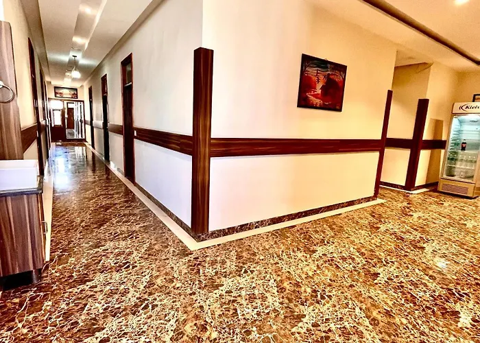 Hotel Woodlark Zirakpur Chandigarh !! Top Rated & Most Awarded Properties In Tricity !!