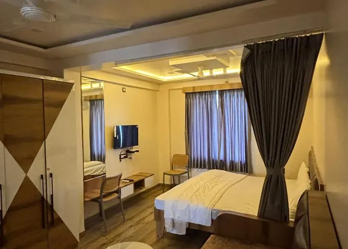 Royal Pure Veg Restaurant And Lodging Ambegaon