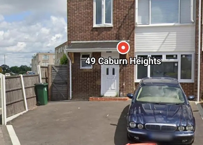 Gatwick Guest House - Short & Long Stay, Airport Parking, Airport Shuttle, Early & Late Check In - 49, Rh11 8Qx Crawley 