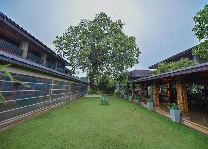 The Full Moon Hotel Katunayaka